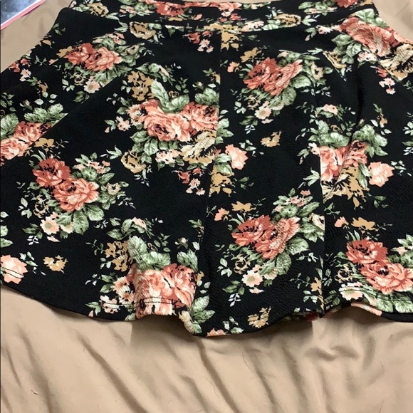 High waisted short skirt - Picture 3 of 4